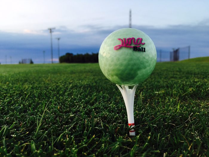 ナイターゴルフでもボールがすぐ見つかる？！暗闇で光るゴルフボール「Luna Ball（ルナボール）」を使ってみた | 筋ジスですが何か？