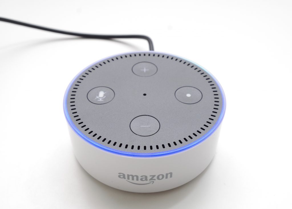 Amazon Echo Dotを購入!ちょっとした秘書代わりに使える未来を感じるデバイスだった!