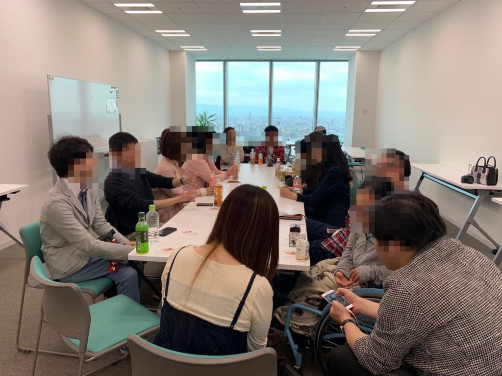 第8回難病カフェ大阪を開催しました!ゴールデンウィークの最中いつも以上の賑やかな集まりに。