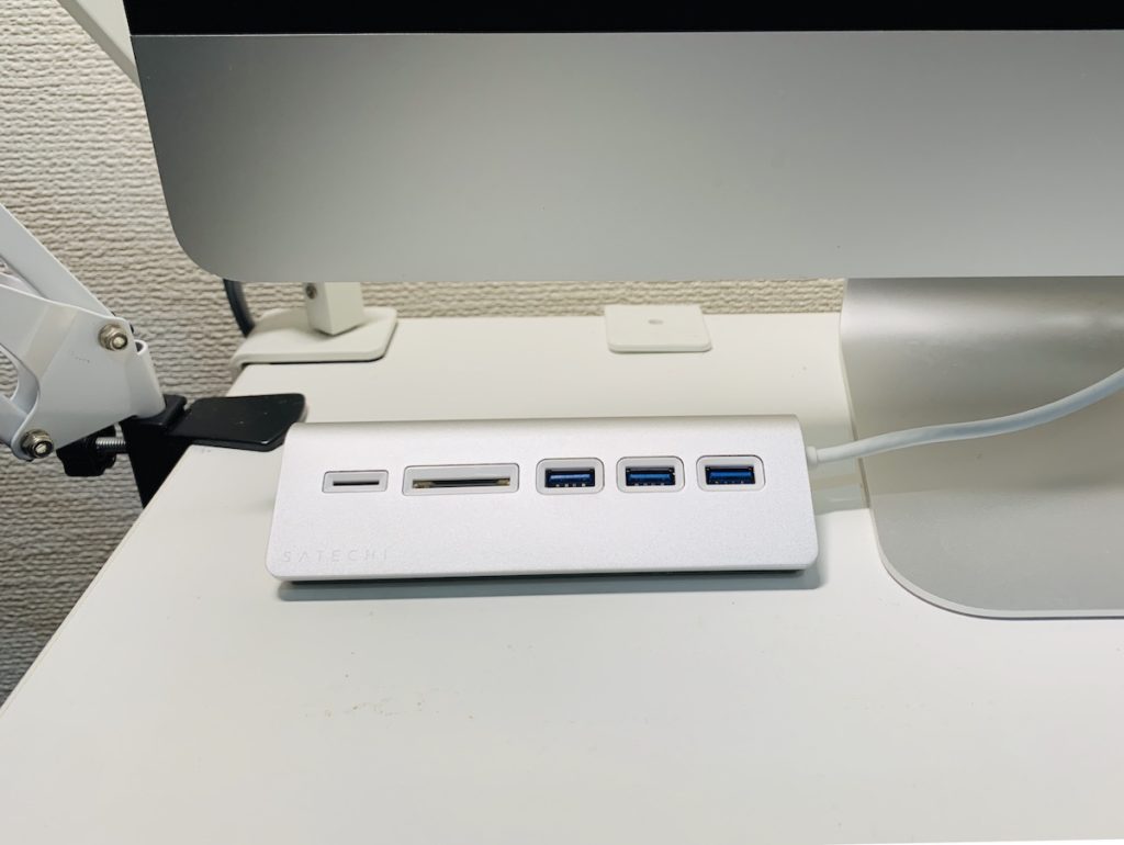 Satechi アルミニウム USB 3.0 ハブ&カードリーダーを購入。iMacにピッタリのデザインで使い心地も良し。
